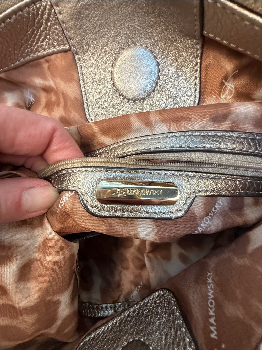 b. makowsky Metallic Gold Pebbled Leather Hobo Shoulder Bag EUC - Picture 10 of 15